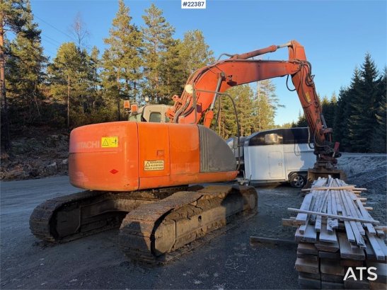 Hitachi ZX225USR – 2004-modell – Rototilt – 4 skuffer – I ZX225USR – 2004-modell – Rototilt – 4 skuffer – I 2004 2 Crawler...