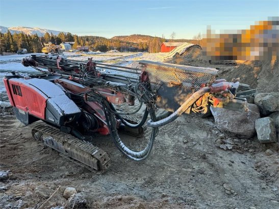 Sandvik Dino DC400RI drilling rig. Overhauled engine and h Dino DC400RI drilling rig. Overhauled engine and h 2014 2 image 35