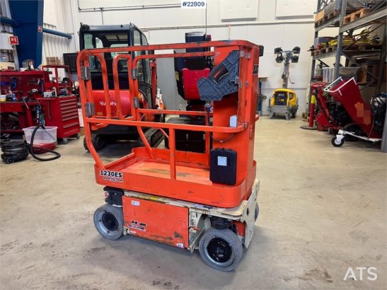 JLG 1230ES scissor lift. 230 hours. 1230ES scissor lift. 230 hours. 2016 2 Scissor Lifts image 20