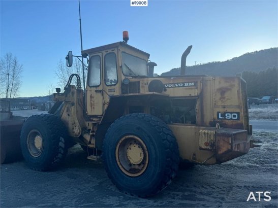 Volvo L90 Wheel Loader w/ Bucket L90 Wheel Loader w/ Bucket 1987 2 Wheel Loaders image 35