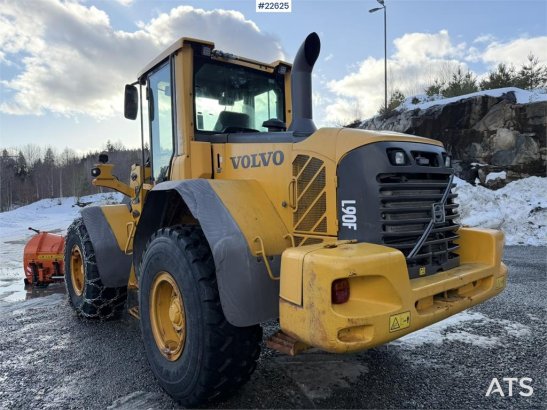 Volvo L90F wheel loader with a bucket 10140 2007 2 Wheel Loaders image 20