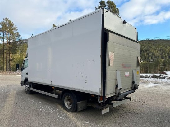 Mitsubishi Fuso 7C18 4x2 box truck with tail lift – repair ob Fuso 7C18 4x2 box truck with tail lift – repair ob 2010 2 im...