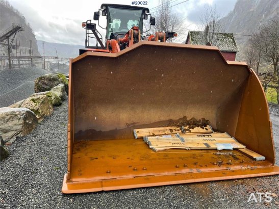 Hitachi zw370-6 wheel loader w/ scale, printer & bucket 10071 2018 2 Wheel Loaders image 29