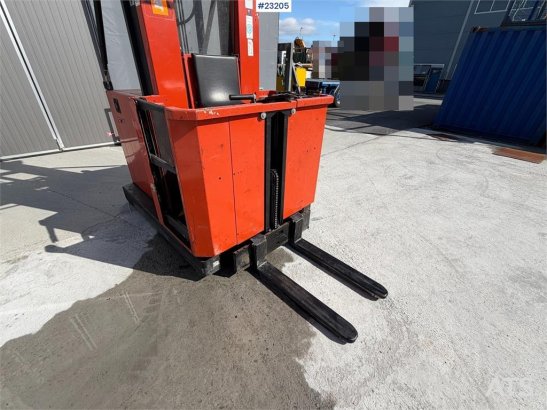 BT Plukktruck-stabletruck, charger BT Plukktruck-stabletruck, charger 2007 2 Forklift image 5