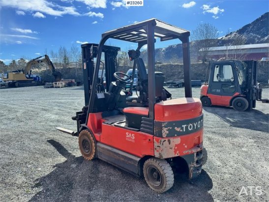 Toyota 7FBMF25 Forklift – Electric 7FBMF25 Forklift – Electric 2013 2 Forklift image 5