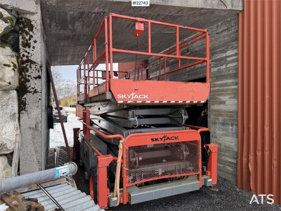 SkyJack SJ9250 scissor lift Skyjack SJ9250 scissor lift 2016 2 Scissor Lifts image 35