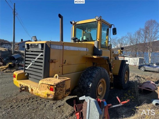 Volvo L90D wheel loader w/ LED lights, folding wing setu L90D wheel loader w/ LED lights, folding wing setu 2002 2 Wheel L...