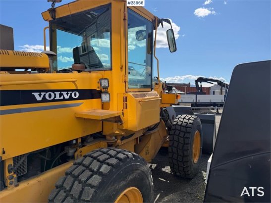 Volvo L50C wheel loader with bucket, good tires and over L50C wheel loader with bucket, good tires and over 1997 2 Wheel L...