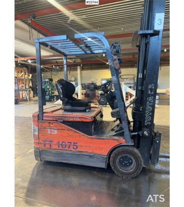 Toyota 8FBE15 Electric Forklift 8FBE15 Electric Forklift 2001 2 Forklift image 5