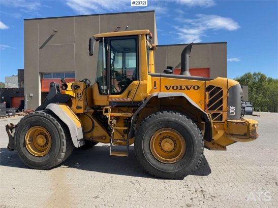 Volvo L70F wheel loader w/ weight. WATCH VIDEO L70F wheel loader w/ weight. WATCH VIDEO 2008 2 Wheel Loaders image 5