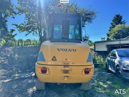 Volvo L25B Wheel Loader with Bucket and Pallet Forks L25B Wheel Loader with Bucket and Pallet Forks 2007 2 Wheel Loaders i...