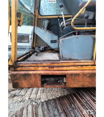 Åkerman H10 Excavator with Digging Bucket H10 Excavator with Digging Bucket 1983 2 Crawler Excavators image 5