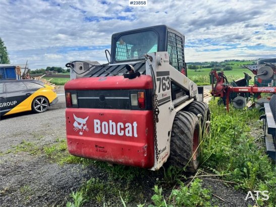 Bobcat 763 Skid-Steer Loader with Bucket, Grapple and Pal 763 Skid-Steer Loader with Bucket, Grapple and Pal 2003 2 image 5