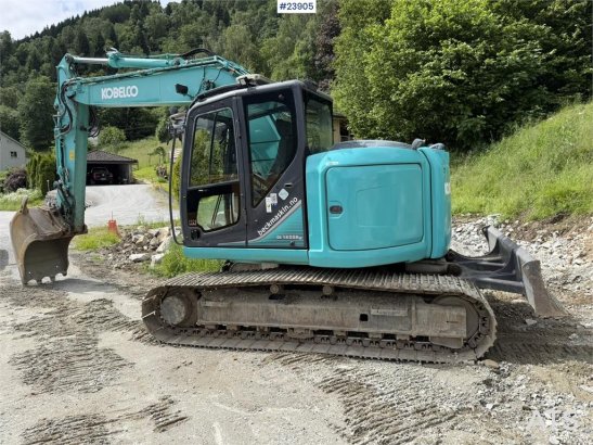 Kobelco Sk140SRLC-3 excavator equipped with a tooth bucket Sk140SRLC-3 excavator equipped with a tooth bucket 2015 2 Crawl...