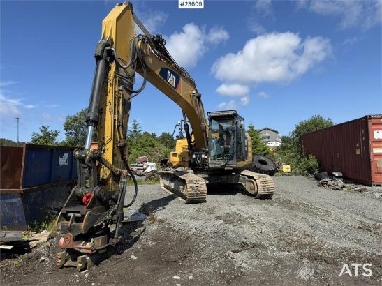 CAT 323FL with tilt and digging bucket 36 2018 2 Crawler Excavators image 5