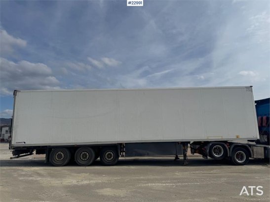 Schmitz Cargobull box semi-trailer with Carrier refrigeration unit. Schmitz Cargobull box semi-trailer with Carrier refrig...