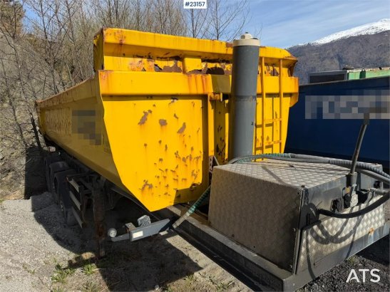 Maur Bilpåbygg 3-axle tipping semi-trailer for sale as a repair o Maur bilpabygg 3-axle tipping semi-trailer for sale as a...