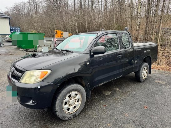 Toyota Hilux 4x4 van – 2 sets of tires! Hilux 4x4 van – 2 sets of tires! 2006 2 Small Vans image 5