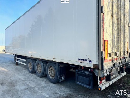 Schmitz box semi-trailer with fridge/freezer unit – load b Schmitz Cargobull box semi-trailer with fridge/freezer unit – l...