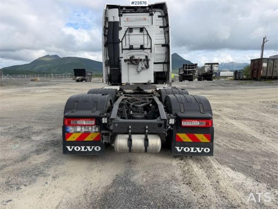 Volvo FH16 -650 tractor unit w/ tandem lift. WATCH VIDEO 590 2024 2 Tractor Units image 5