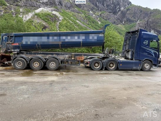Volvo FH540 6x4 tractor unit with a 2017 3-axle Langendo 590 2019 2 Tractor Units image 5
