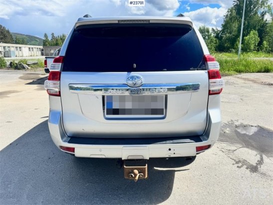 Toyota Land Cruiser – 190 HP – 2 Sets of Tires Land Cruiser – 190 HP – 2 Sets of Tires 2014 2 Small Vans image 5
