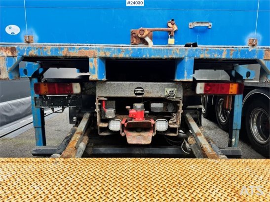 Scania P114 Container Truck with Tail Lift P114 Container Truck with Tail Lift 2002 2 image 5
