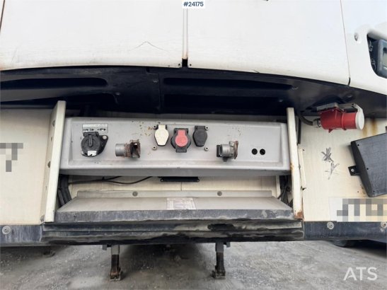 Schmitz Cargobull Box Semi-Trailer with Refrigeration/Freezer Unit a Schmitz Cargobull Box Semi-Trailer with Refrigeration...