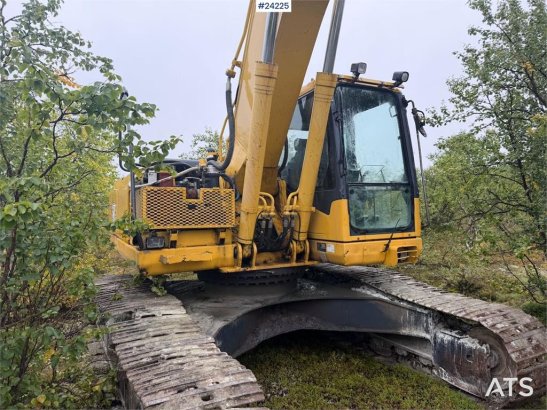 Komatsu PC240LC-7K excavator w/ 2 buckets – prepared for m PC240LC-7K excavator w/ 2 buckets – prepared for m 2005 2 Crawl...