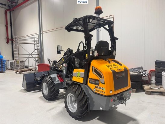 GiANT G2200 Wheel Loader w/ Pallet Forks and 2 Buckets – Giant G2200 Wheel Loader w/ Pallet Forks and 2 Buckets – 2021 2 W...