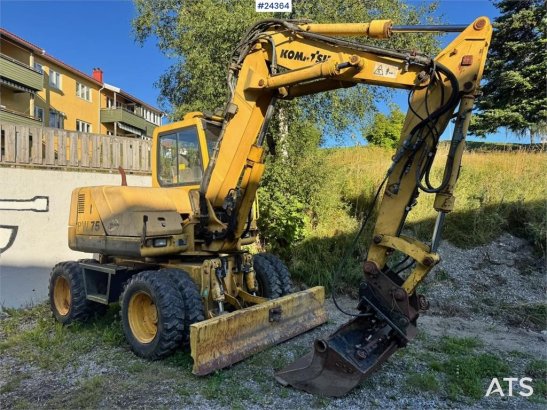 Komatsu PW75 Wheeled Excavator w/ Tilting Grading Bucket – 915 1998 2 Wheeled Excavators image 5