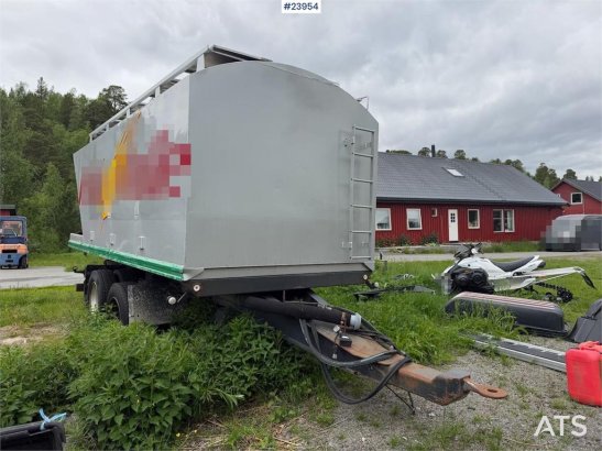 Trailer-Bygg TB 20 tipper trailer. Repair project. TRAILER-BYGG TB 20 tipper trailer. Repair project. 1987 2 Dump trailers...