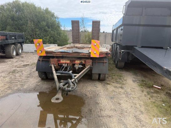 U LTU 3 Tri-axle machinery trailer with hydraulic U LTU 3 Tri-axle machinery trailer with hydraulic 2002 2 Lowloader trail...