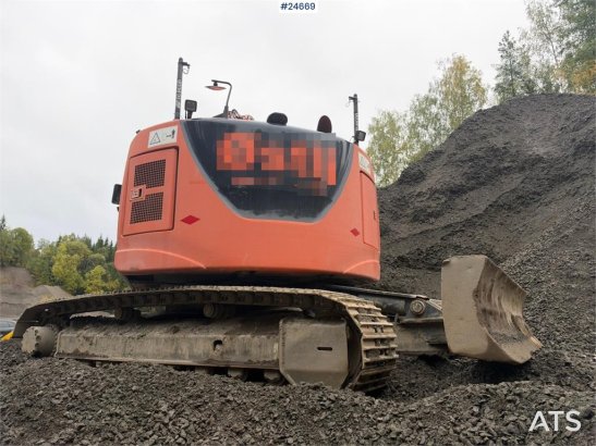 Hitachi ZX225USLC-5B excavator with Rototilt and 2 buckets ZX225USLC-5B excavator with Rototilt and 2 buckets 2013 2 Crawl...