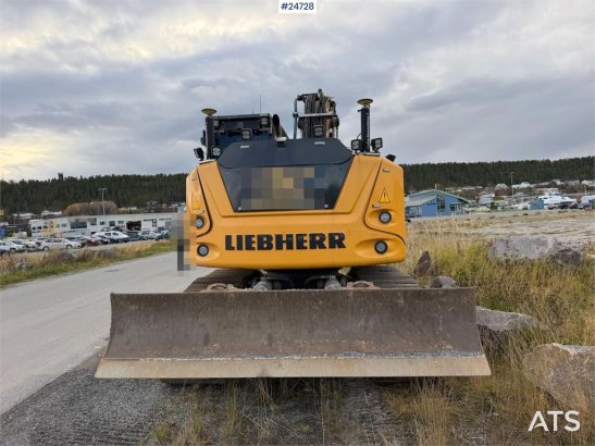 Liebherr R914 excavator with GPS, bucket, and tiltrotator. R914 excavator with GPS, bucket, and tiltrotator. 2019 2 Crawle...