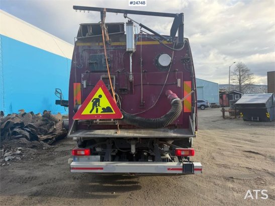 Volvo FM500 sweeper truck 6x2 with Beam S 12000 and a br FM500 sweeper truck 6x2 with Beam S 12000 and a br 2013 2 image 5