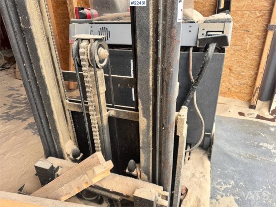Nissan UNS 140 Reach Truck UNS 140 Reach Truck 2009 2 Forklift image 6