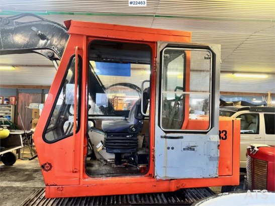 Hitachi UH033 UH033 1986 2 Crawler Excavators image 36