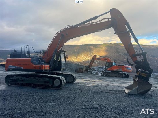 Doosan Dx300lc-5 Gravemaskin m/ rototilt og pusseskuffe Doosan Dx300lc-5 Gravemaskin m/ rototilt og pusseskuffe 2017 2 Cra...