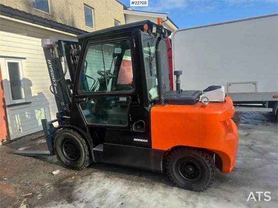 Doosan D55SC-7 truck w/ Deluxe cabin Doosan D55SC-7 truck w/ Deluxe cabin 2016 2 Forklift image 6