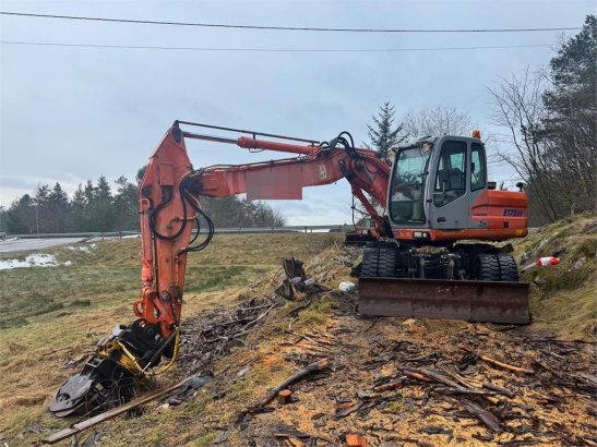 Fiat-Kobelco E175W wheeled excavator – Rototilt – 2 buckets – G Fiat-Kobelco E175W wheeled excavator – Rototilt – 2 bucket...