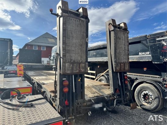 Istrail Machinery Semi-trailer w/ Hydraulic bridges. Istrail Machinery Semi-trailer w/ Hydraulic bridges. 2008 2 Lowloader...