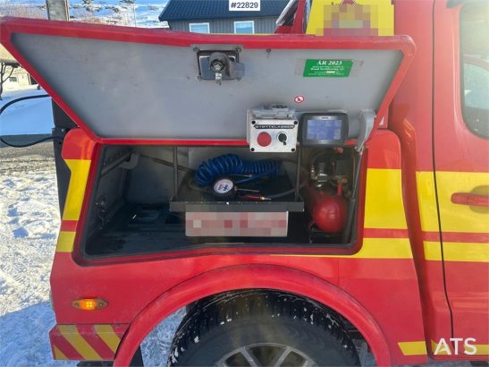 Volkswagen Amarok 4x4 tow truck w/ electric winch and two set Volkswagen Amarok 4x4 tow truck w/ electric winch and two se...