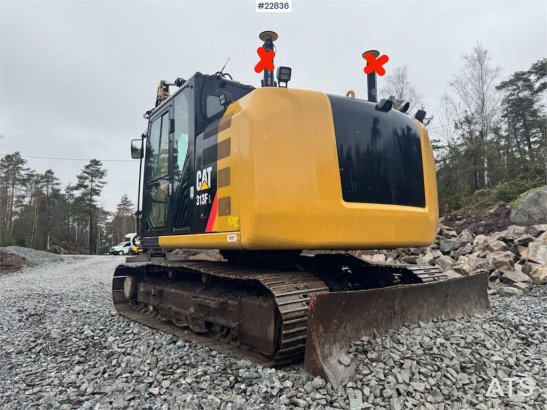 CAT 313FL crawler excavator with 2 buckets and tiltrot 26 2017 2 Crawler Excavators image 6