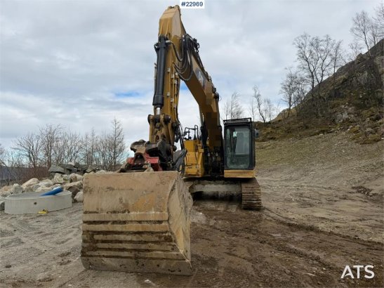 CAT 325FLCR with Engcon rototilt and grading bucket 38 2018 2 Crawler Excavators image 6