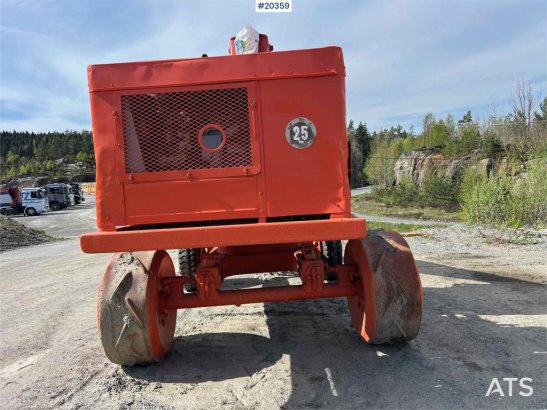 Brøyt X2 excavator w/bucket (Nostalgia!) Broyt X2 excavator w/bucket (Nostalgia!) 1963 2 Crawler Excavators image 36