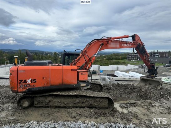 Hitachi ZX210LC-5B Tracked excavator w/ tilt, bucket and G ZX210LC-5B Tracked excavator w/ tilt, bucket and G 2013 2 Crawl...