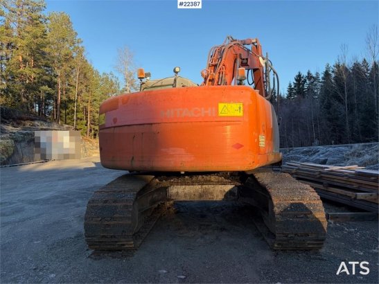 Hitachi ZX225USR – 2004-modell – Rototilt – 4 skuffer – I ZX225USR – 2004-modell – Rototilt – 4 skuffer – I 2004 2 Crawler...