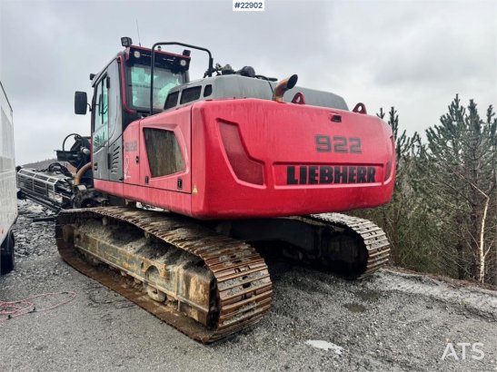 Liebherr R922 crawler excavator with digging bucket and 201 R922 crawler excavator with digging bucket and 201 2014 2 Craw...