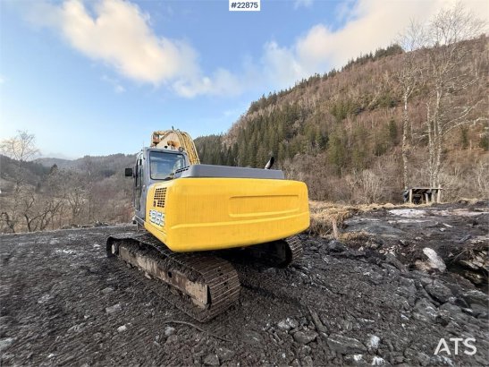 New Holland E265 Excavator with tooth bucket and defective rot E265 Excavator with tooth bucket and defective rot 2006 2 C...
